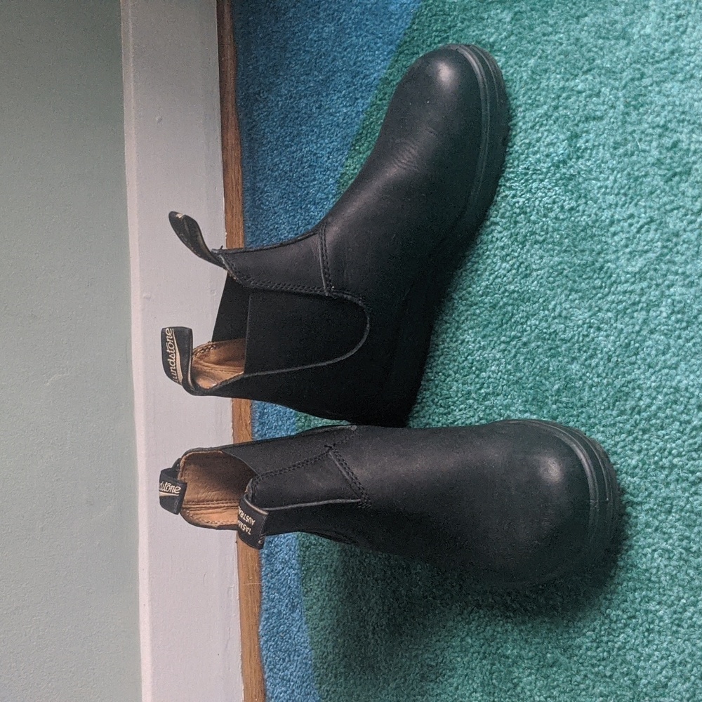 Blundstone black boots